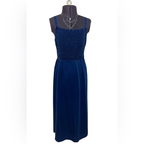 Old Navy Blue Smocked Maxi Dress Size S - Picture 1 of 9